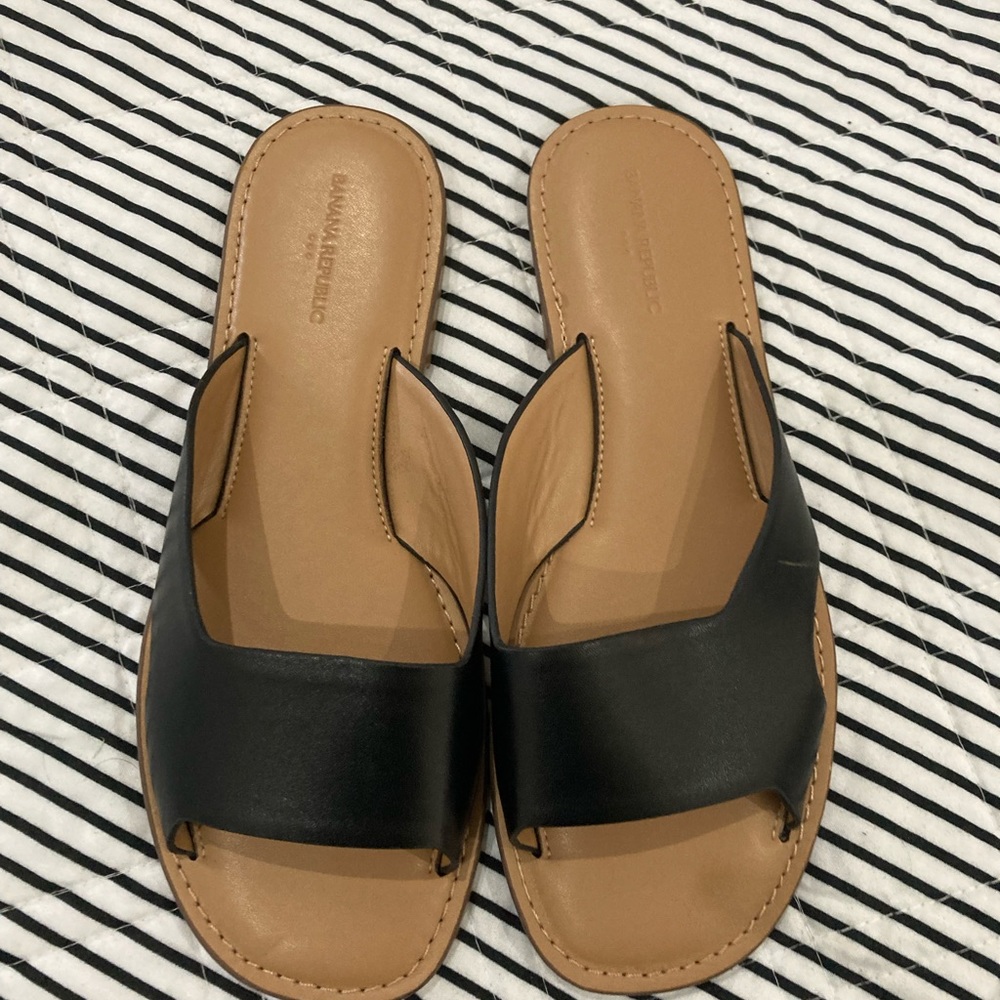 Banana Republic sandal worn 1 time. Like new size 7